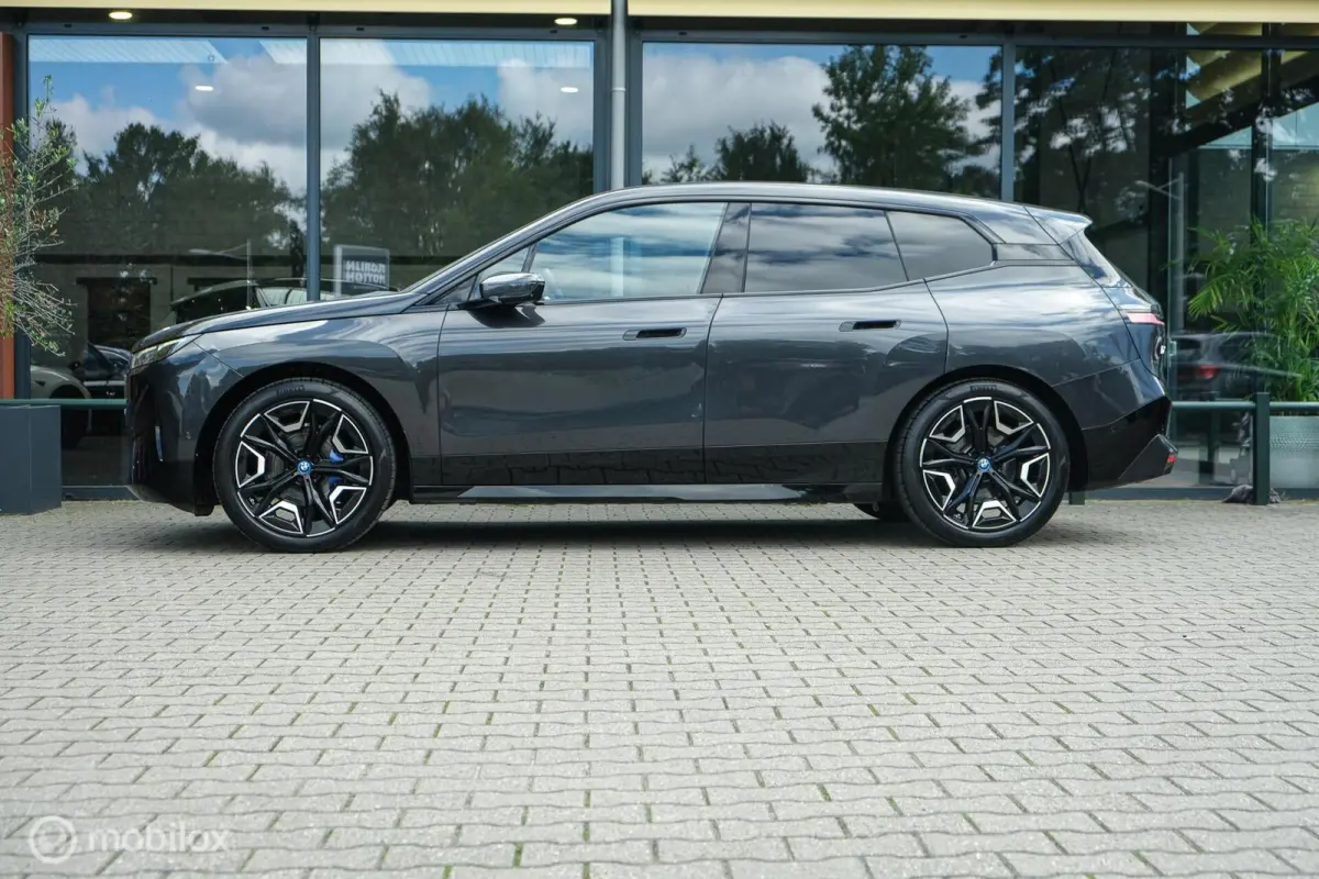 xDrive40 High Executive 77 kWh | 98% SOH | Sport Package | Pano Sky lounge | Harman Kardon | Laser | HUD | Stoelverwarming voor en achter | Trekhaak | 22 Inch | ACC