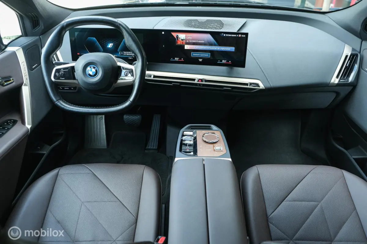 xDrive40 High Executive 77 kWh | 98% SOH | Sport Package | Pano Sky lounge | Harman Kardon | Laser | HUD | Stoelverwarming voor en achter | Trekhaak | 22 Inch | ACC