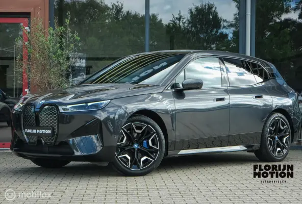 xDrive40 High Executive 77 kWh | 98% SOH | Sport Package | Pano Sky lounge | Harman Kardon | Laser | HUD | Stoelverwarming voor en achter | Trekhaak | 22 Inch | ACC