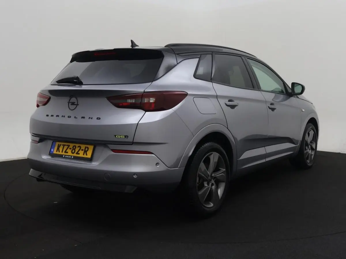1.6 Turbo Plug-In Hybrid 4x4 GSe Winterpakket/ 4S.Banden/Camera/Nav/Ecc/CarPlay/Sportstoelen/El.Klep