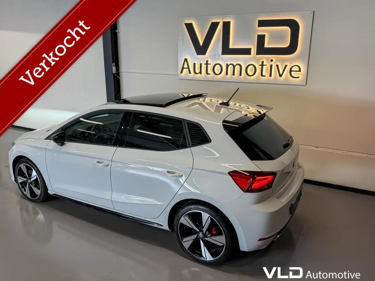 1.0 TSI FR LED PANO BEATS CAM CARPLAY ALCANTARA