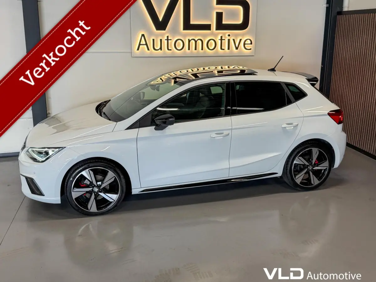 1.0 TSI FR LED PANO BEATS CAM CARPLAY ALCANTARA