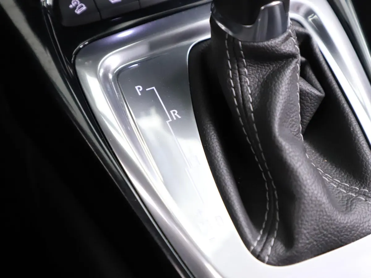 1.2T 130pk Automaat Ultimate Trekhaak/Alcantara/ 4S.Banden/Winterpakket/Camera/Nav/Keyless