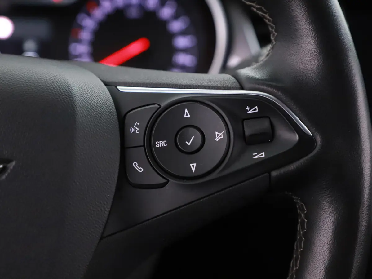 1.2T 130pk Automaat Ultimate Trekhaak/Alcantara/ 4S.Banden/Winterpakket/Camera/Nav/Keyless