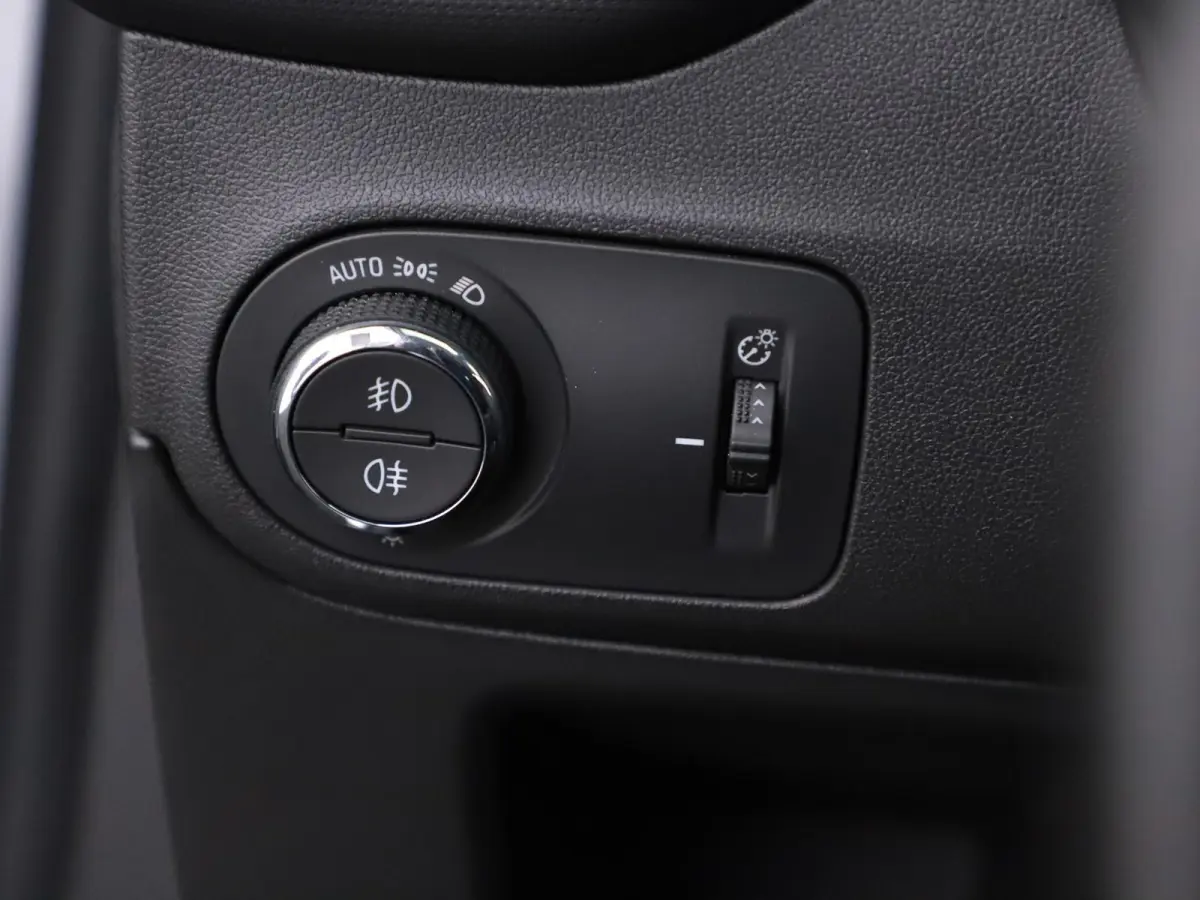 1.2T 130pk Automaat Ultimate Trekhaak/Alcantara/ 4S.Banden/Winterpakket/Camera/Nav/Keyless
