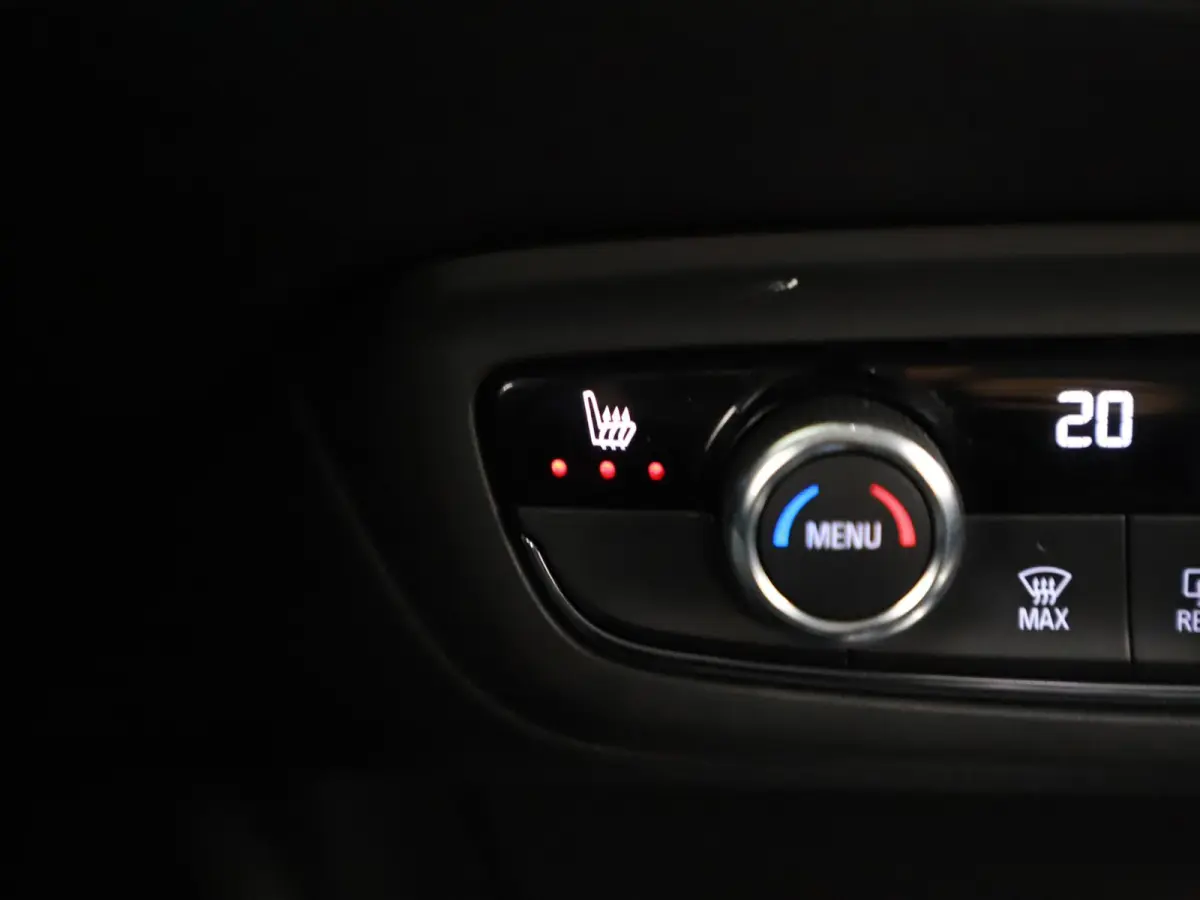 1.2T 130pk Automaat Ultimate Trekhaak/Alcantara/ 4S.Banden/Winterpakket/Camera/Nav/Keyless