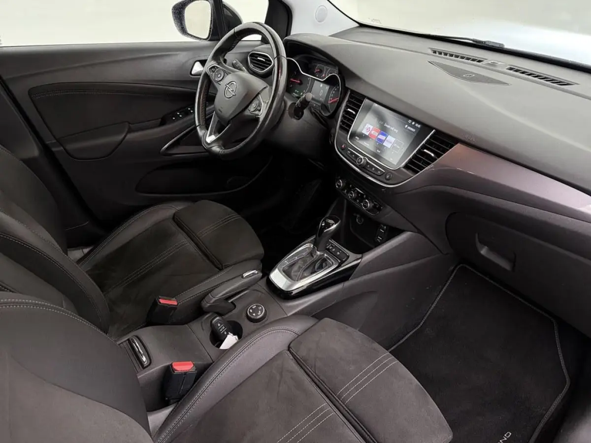 1.2T 130pk Automaat Ultimate Trekhaak/Alcantara/ 4S.Banden/Winterpakket/Camera/Nav/Keyless