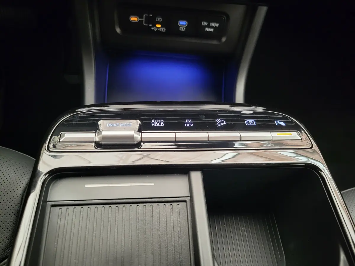 1.6 T-GDI PHEV Premium | Achterbank in delen neerklapbaar | Achterruitverwarming | Achteruitrij assistent | Leder | Stoelverwarming & Stoelventilatie | Elektrische achterklep | Elektr. stoel