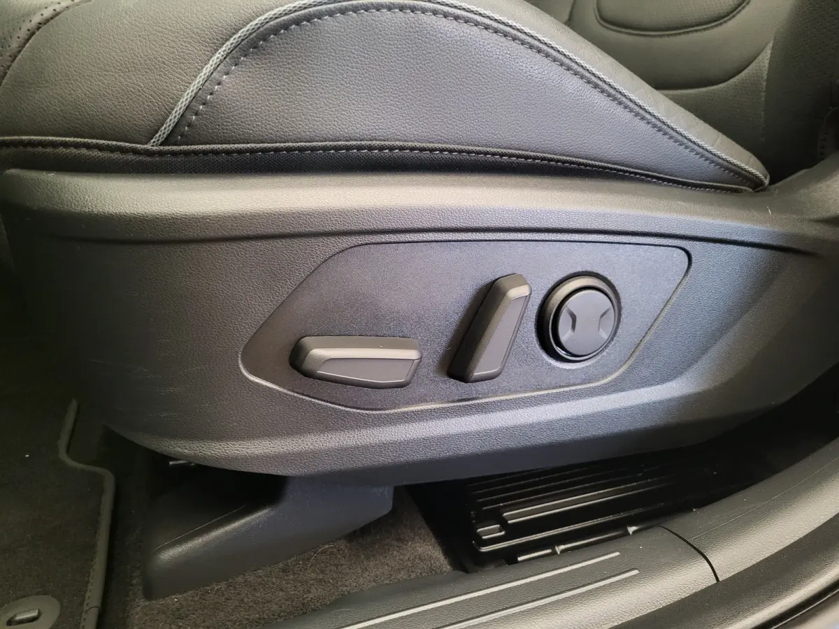 1.6 T-GDI PHEV Premium | Achterbank in delen neerklapbaar | Achterruitverwarming | Achteruitrij assistent | Leder | Stoelverwarming & Stoelventilatie | Elektrische achterklep | Elektr. stoel