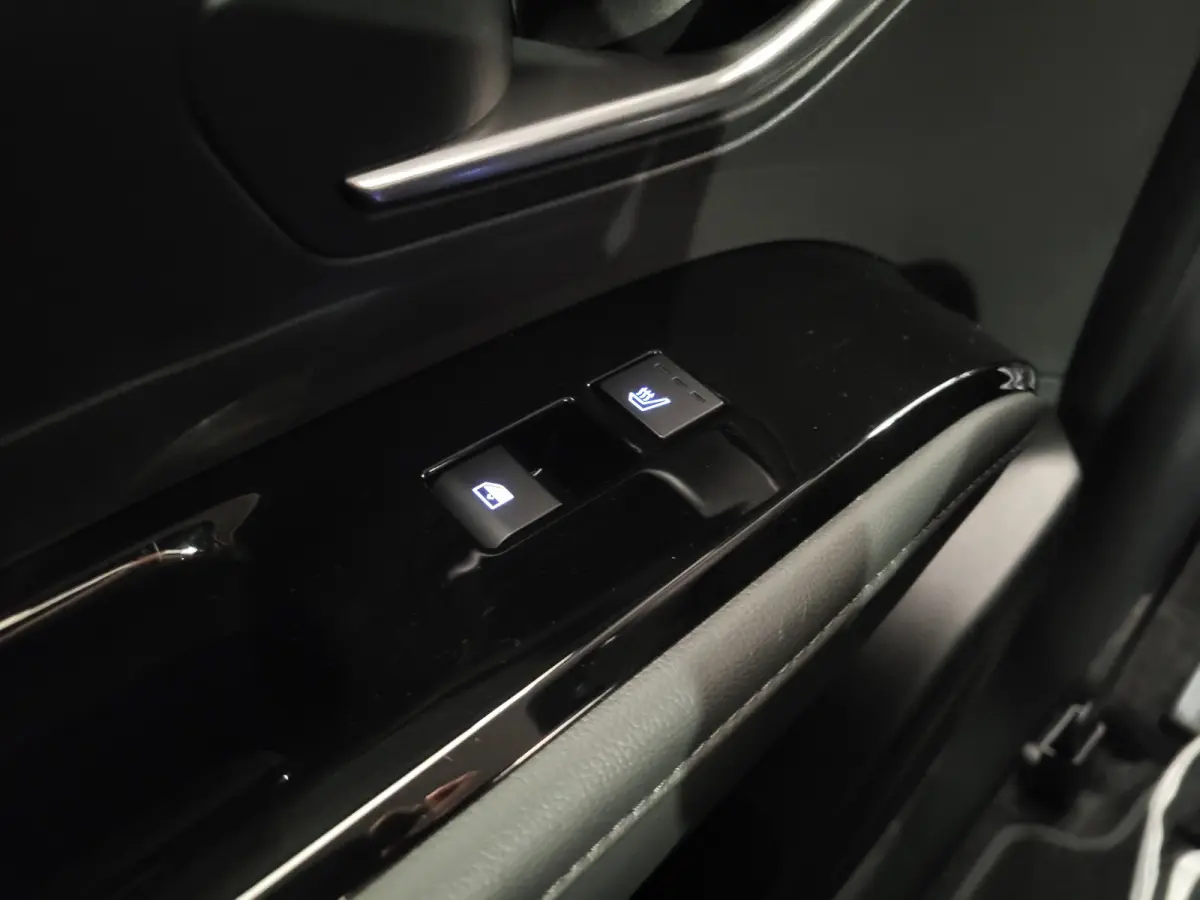 1.6 T-GDI PHEV Premium | Achterbank in delen neerklapbaar | Achterruitverwarming | Achteruitrij assistent | Leder | Stoelverwarming & Stoelventilatie | Elektrische achterklep | Elektr. stoel