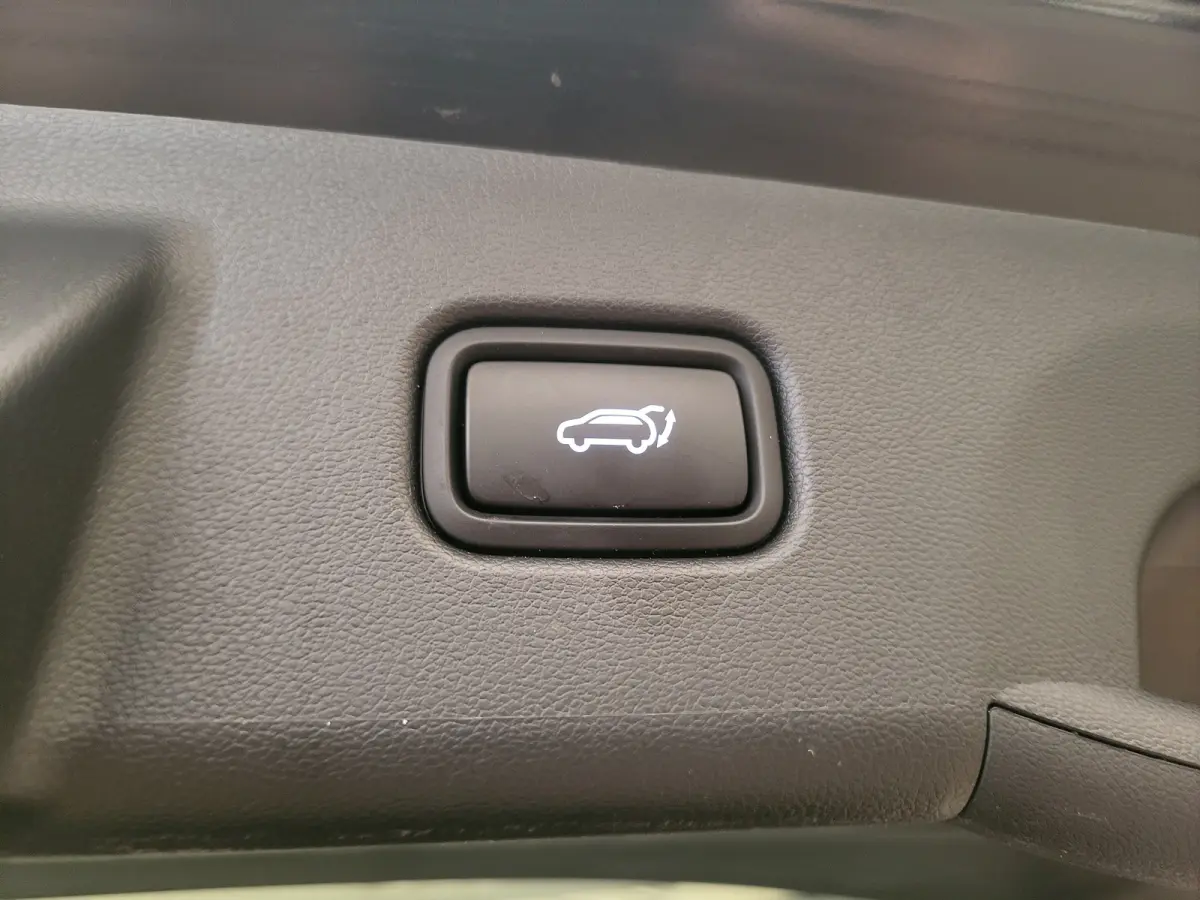 1.6 T-GDI PHEV Premium | Achterbank in delen neerklapbaar | Achterruitverwarming | Achteruitrij assistent | Leder | Stoelverwarming & Stoelventilatie | Elektrische achterklep | Elektr. stoel