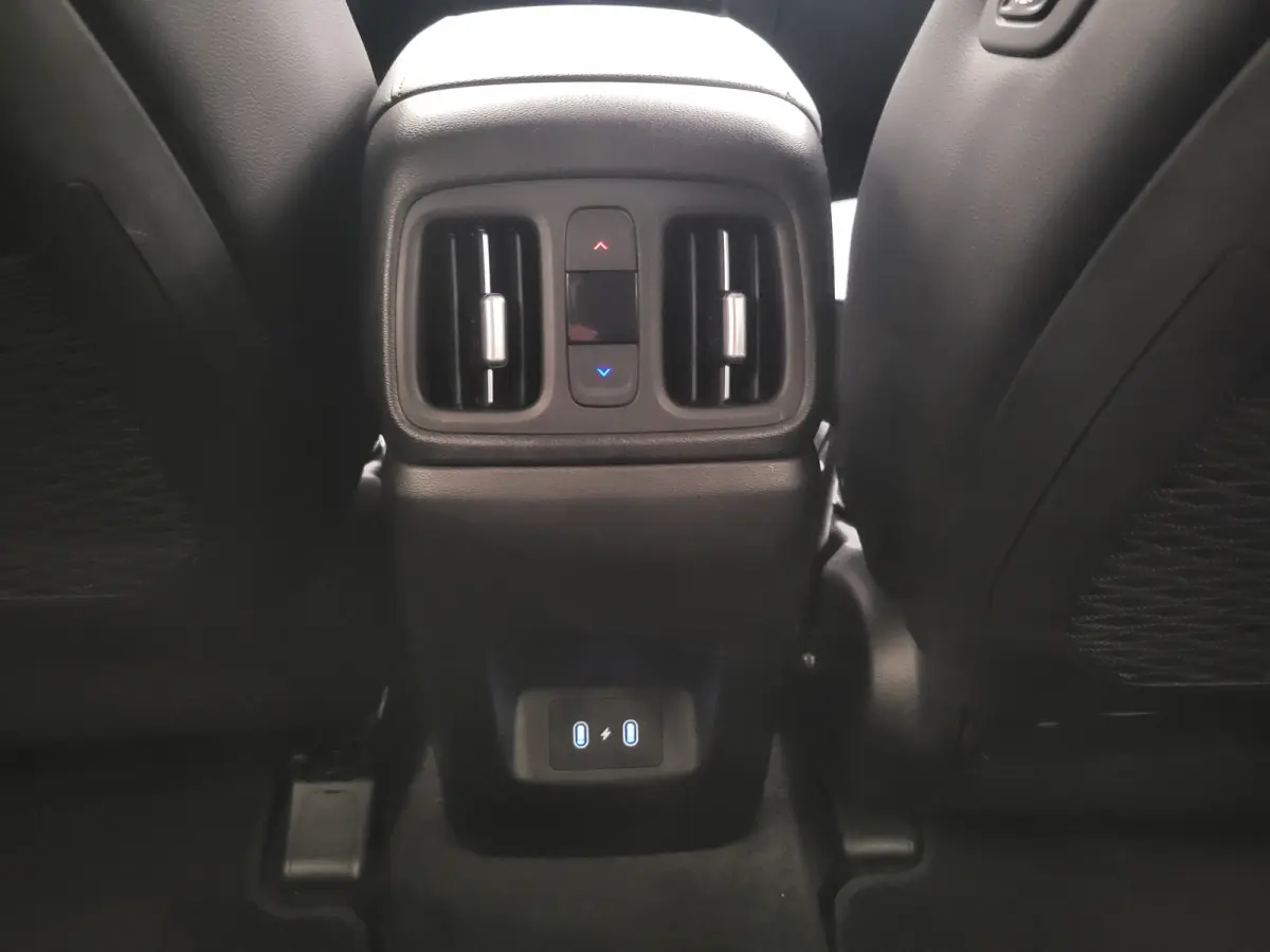1.6 T-GDI PHEV Premium | Achterbank in delen neerklapbaar | Achterruitverwarming | Achteruitrij assistent | Leder | Stoelverwarming & Stoelventilatie | Elektrische achterklep | Elektr. stoel