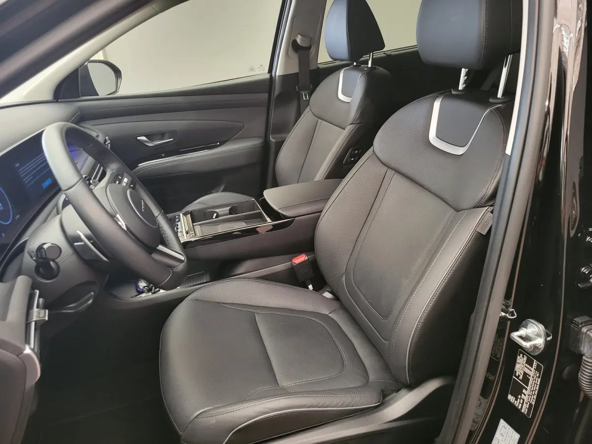 1.6 T-GDI PHEV Premium | Achterbank in delen neerklapbaar | Achterruitverwarming | Achteruitrij assistent | Leder | Stoelverwarming & Stoelventilatie | Elektrische achterklep | Elektr. stoel