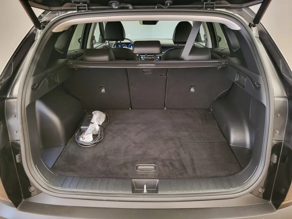 1.6 T-GDI PHEV Premium | Achterbank in delen neerklapbaar | Achterruitverwarming | Achteruitrij assistent | Leder | Stoelverwarming & Stoelventilatie | Elektrische achterklep | Elektr. stoel