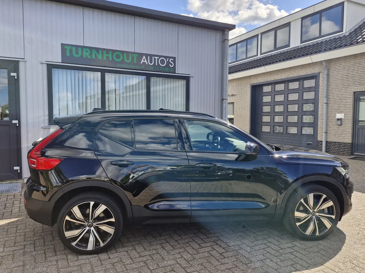 P8 AWD R-Design | Climate Pack (achterbank verwarmd) | Pack Lounge (audio installatie high end, elektrisch glazen schuif-/kanteldak, parkeersensor voor, rondomzicht camera)