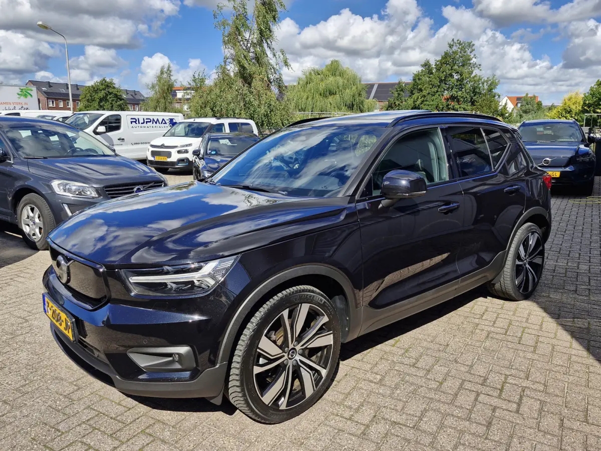 P8 AWD R-Design | Climate Pack (achterbank verwarmd) | Pack Lounge (audio installatie high end, elektrisch glazen schuif-/kanteldak, parkeersensor voor, rondomzicht camera)
