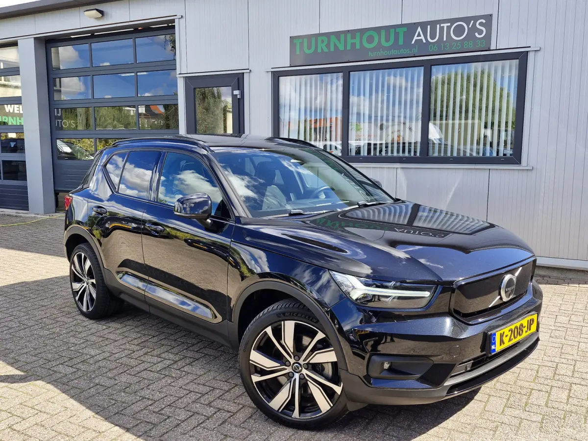 P8 AWD R-Design | Climate Pack (achterbank verwarmd) | Pack Lounge (audio installatie high end, elektrisch glazen schuif-/kanteldak, parkeersensor voor, rondomzicht camera)