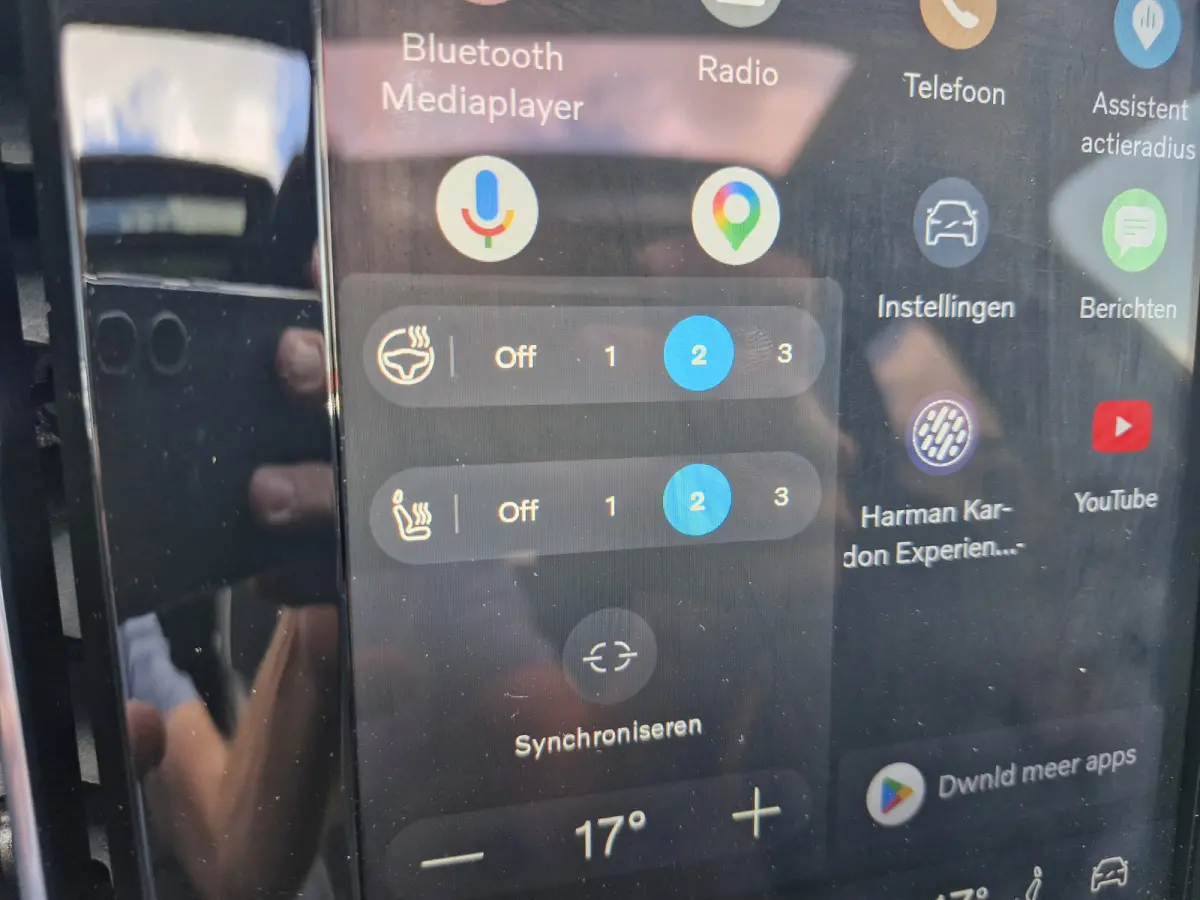 P8 AWD R-Design | Climate Pack (achterbank verwarmd) | Pack Lounge (audio installatie high end, elektrisch glazen schuif-/kanteldak, parkeersensor voor, rondomzicht camera)