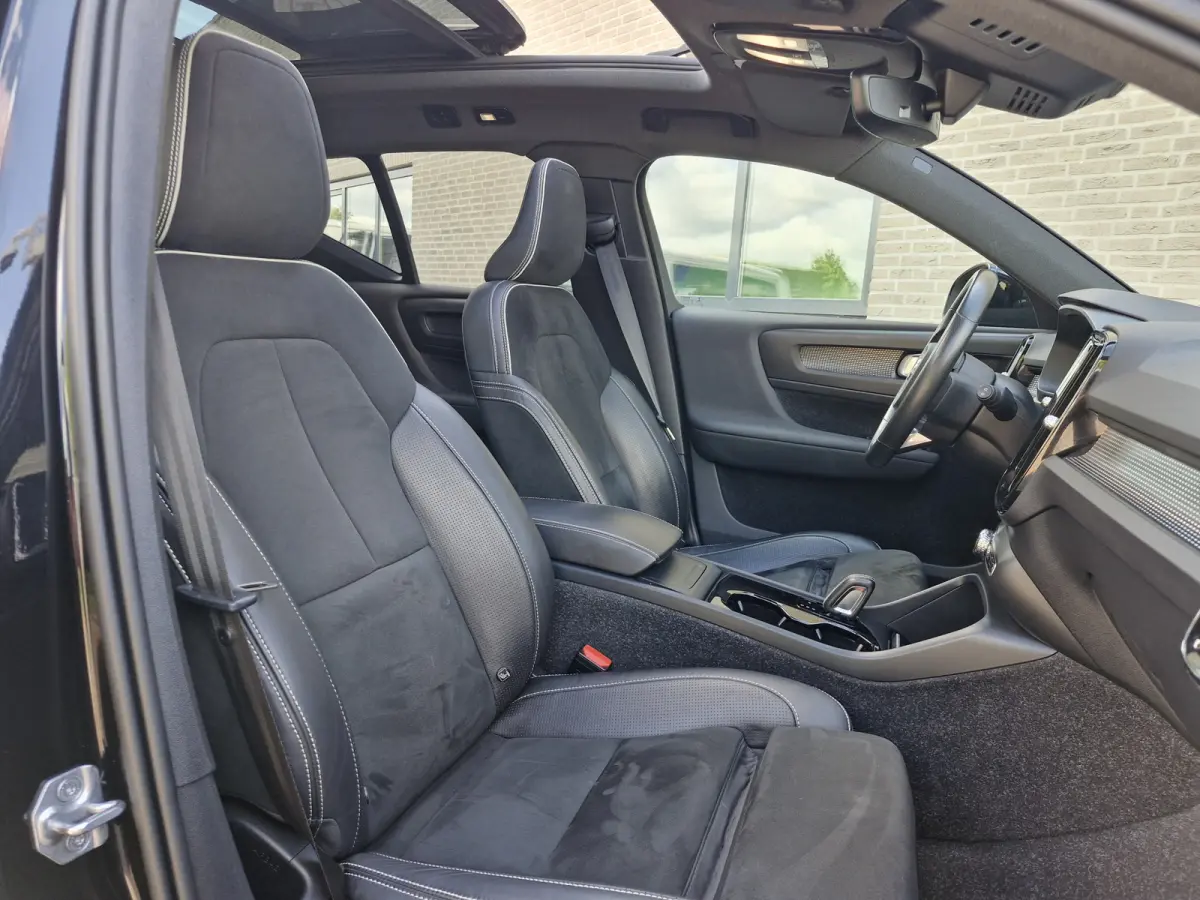 P8 AWD R-Design | Climate Pack (achterbank verwarmd) | Pack Lounge (audio installatie high end, elektrisch glazen schuif-/kanteldak, parkeersensor voor, rondomzicht camera)