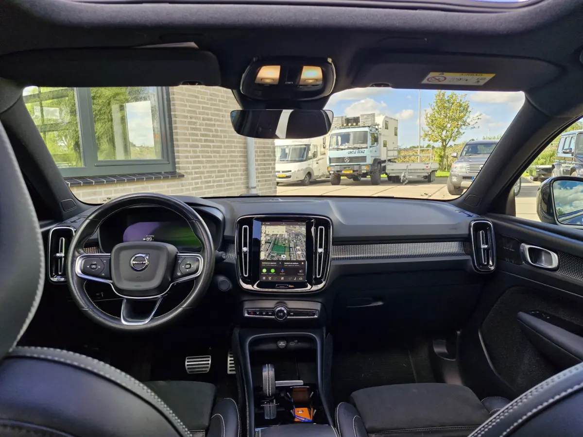 P8 AWD R-Design | Climate Pack (achterbank verwarmd) | Pack Lounge (audio installatie high end, elektrisch glazen schuif-/kanteldak, parkeersensor voor, rondomzicht camera)