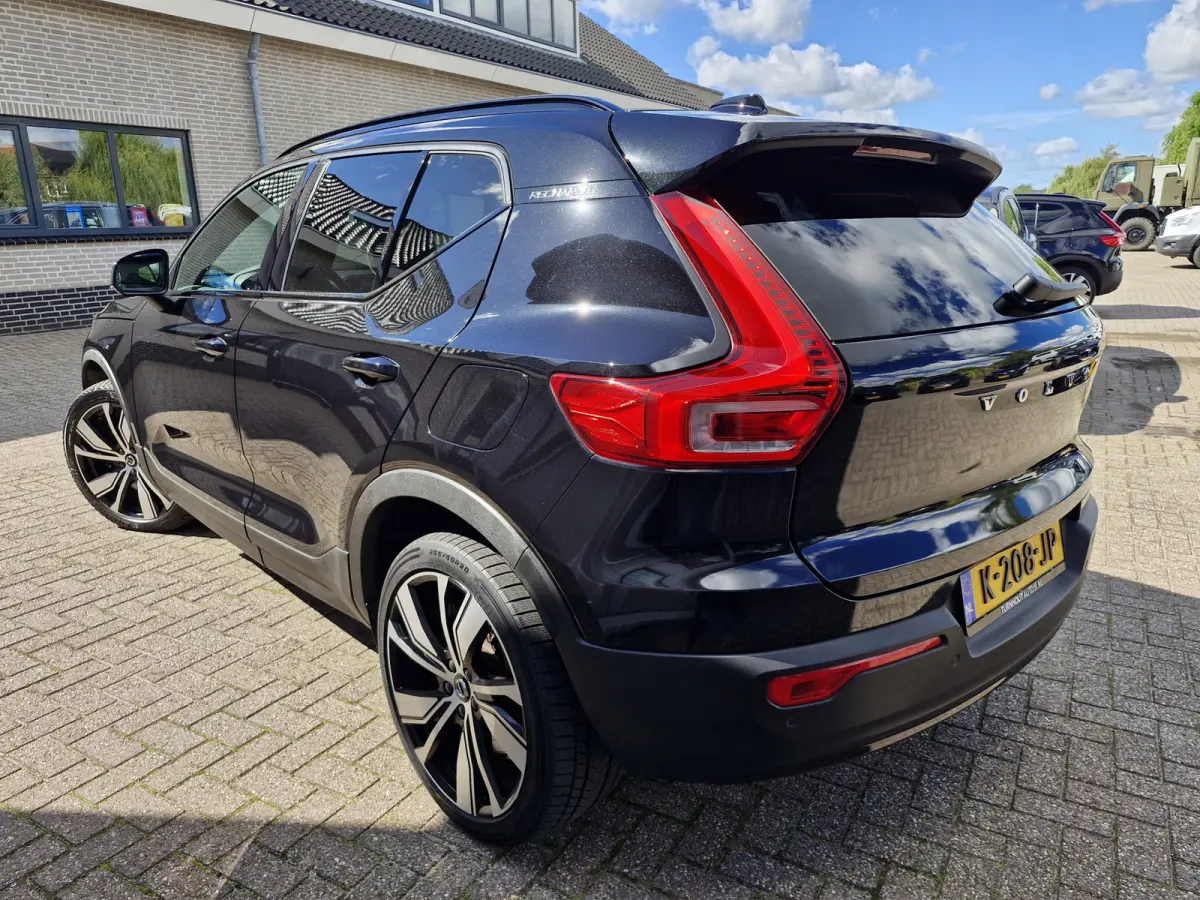 P8 AWD R-Design | Climate Pack (achterbank verwarmd) | Pack Lounge (audio installatie high end, elektrisch glazen schuif-/kanteldak, parkeersensor voor, rondomzicht camera)