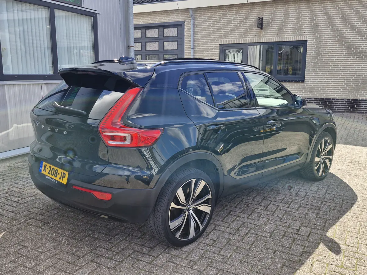 P8 AWD R-Design | Climate Pack (achterbank verwarmd) | Pack Lounge (audio installatie high end, elektrisch glazen schuif-/kanteldak, parkeersensor voor, rondomzicht camera)