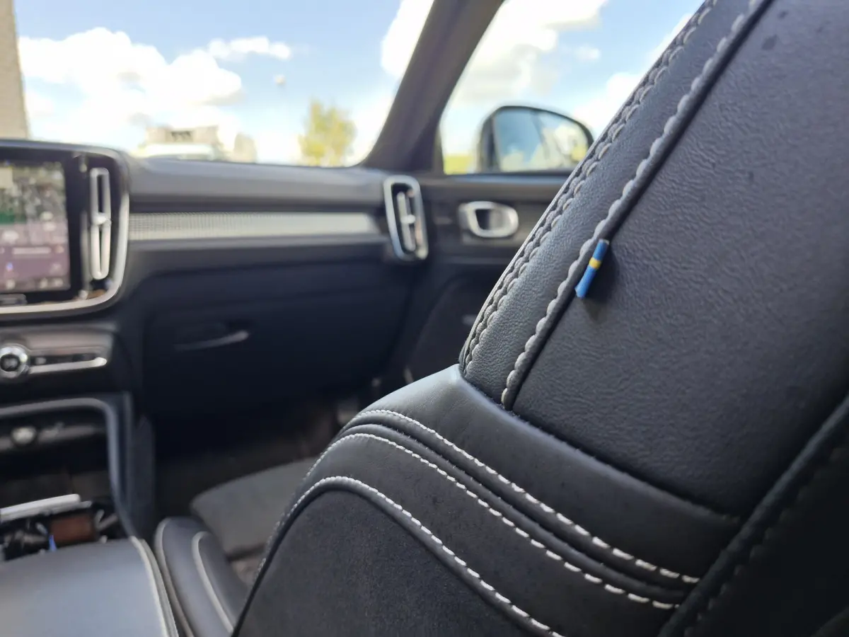 P8 AWD R-Design | Climate Pack (achterbank verwarmd) | Pack Lounge (audio installatie high end, elektrisch glazen schuif-/kanteldak, parkeersensor voor, rondomzicht camera)