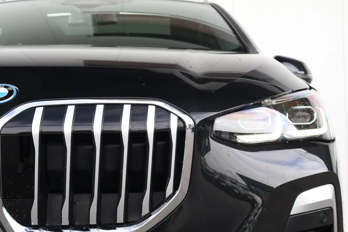 225e xDrive | SoH 99% | M-Sportpakket | LED | Navigatie | Trekhaak | Schuifdak | Keyles go | Sportstoelen | DAB | Harman-kardon sound | Alu 19 inch
