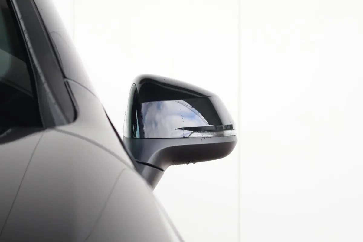 225e xDrive | SoH 99% | M-Sportpakket | LED | Navigatie | Trekhaak | Schuifdak | Keyles go | Sportstoelen | DAB | Harman-kardon sound | Alu 19 inch