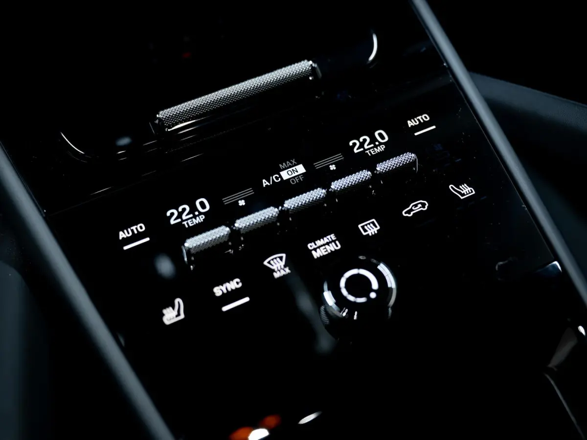 3.0 E-Hybrid Black Edition | SportDesign | Achterasbest. | 18-weg | PDCC | InnoDrive | HUD |