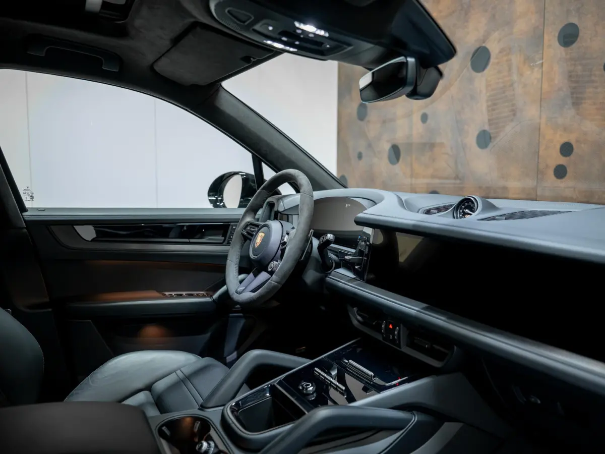 3.0 E-Hybrid Black Edition | SportDesign | Achterasbest. | 18-weg | PDCC | InnoDrive | HUD |