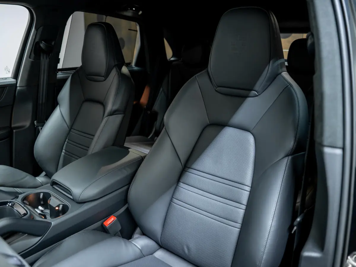 3.0 E-Hybrid Black Edition | SportDesign | Achterasbest. | 18-weg | PDCC | InnoDrive | HUD |