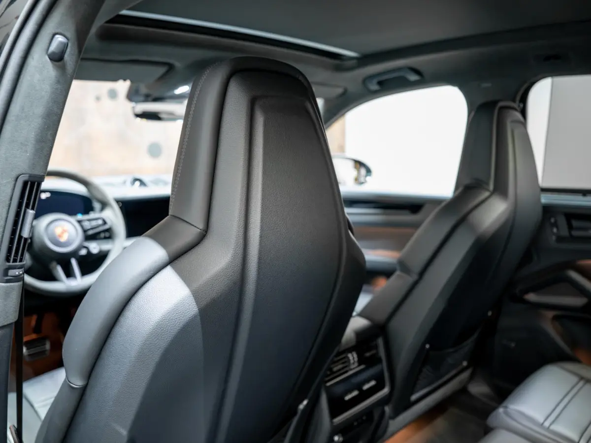 3.0 E-Hybrid Black Edition | SportDesign | Achterasbest. | 18-weg | PDCC | InnoDrive | HUD |