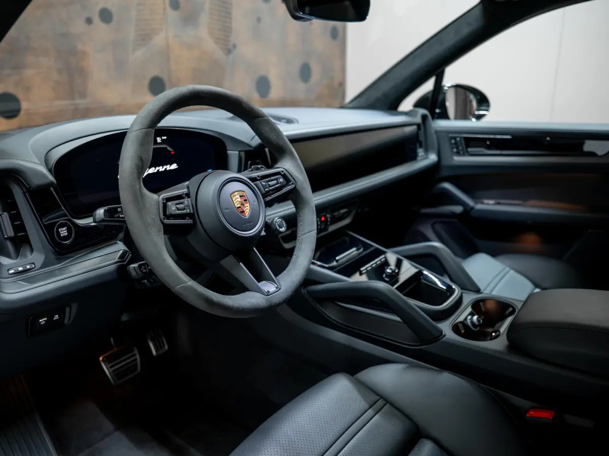 3.0 E-Hybrid Black Edition | SportDesign | Achterasbest. | 18-weg | PDCC | InnoDrive | HUD |