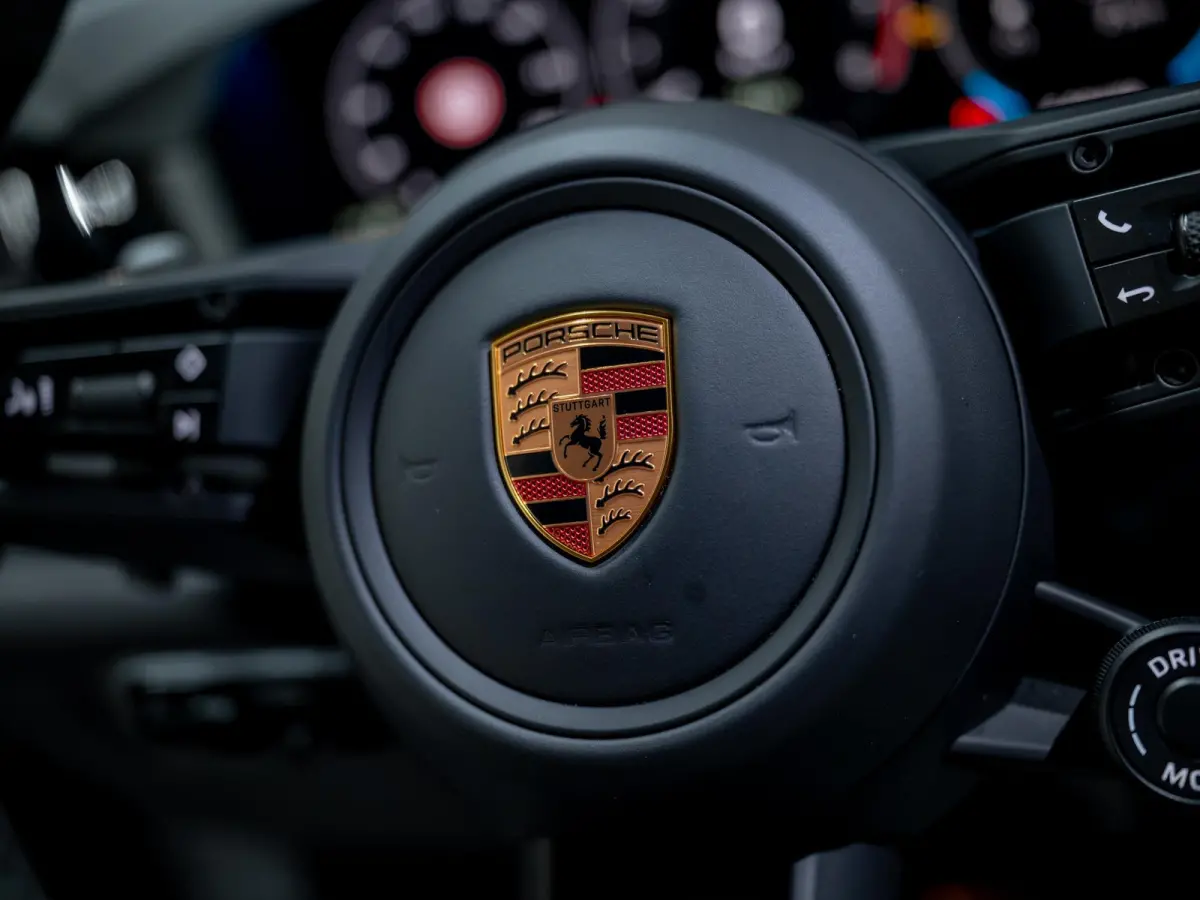 3.0 E-Hybrid Black Edition | SportDesign | Achterasbest. | 18-weg | PDCC | InnoDrive | HUD |