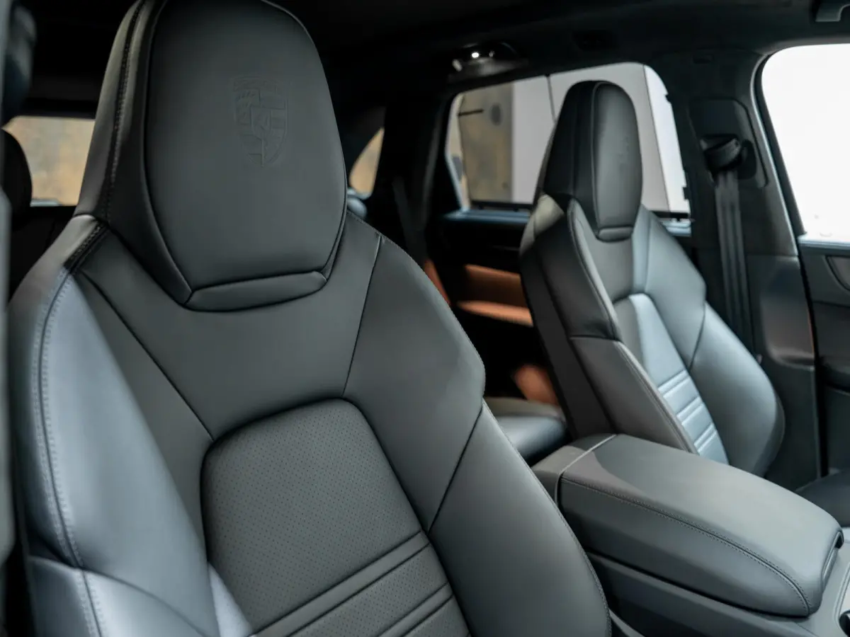 3.0 E-Hybrid Black Edition | SportDesign | Achterasbest. | 18-weg | PDCC | InnoDrive | HUD |