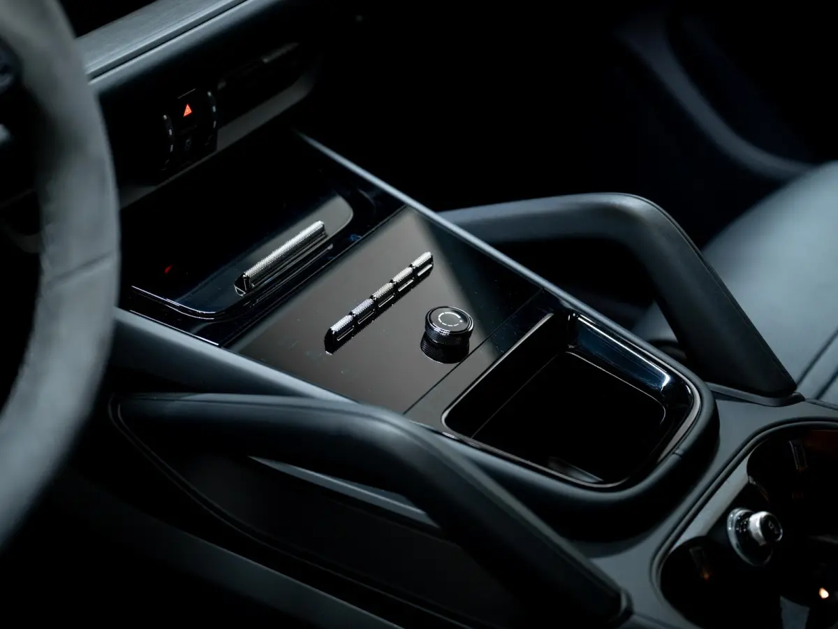 3.0 E-Hybrid Black Edition | SportDesign | Achterasbest. | 18-weg | PDCC | InnoDrive | HUD |