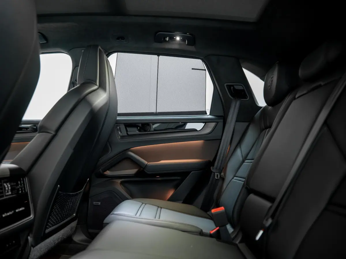 3.0 E-Hybrid Black Edition | SportDesign | Achterasbest. | 18-weg | PDCC | InnoDrive | HUD |