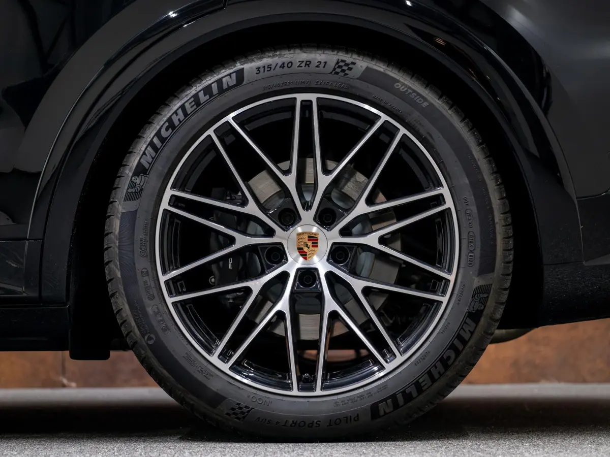 3.0 E-Hybrid Black Edition | SportDesign | Achterasbest. | 18-weg | PDCC | InnoDrive | HUD |