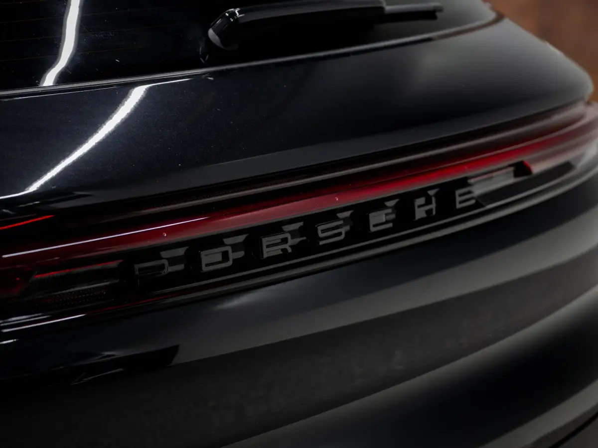 3.0 E-Hybrid Black Edition | SportDesign | Achterasbest. | 18-weg | PDCC | InnoDrive | HUD |