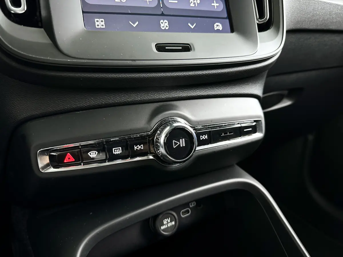 B3 Essential | Parkeercamera | Stoel- en stuurverwarming | Google infotainment