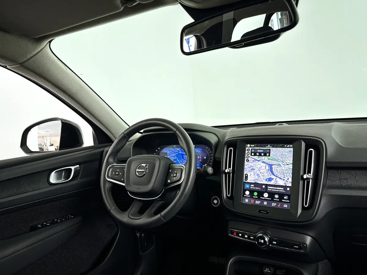 B3 Essential | Parkeercamera | Stoel- en stuurverwarming | Google infotainment