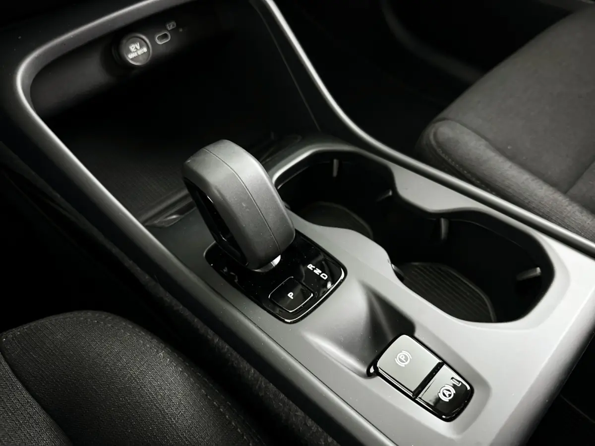 B3 Essential | Parkeercamera | Stoel- en stuurverwarming | Google infotainment