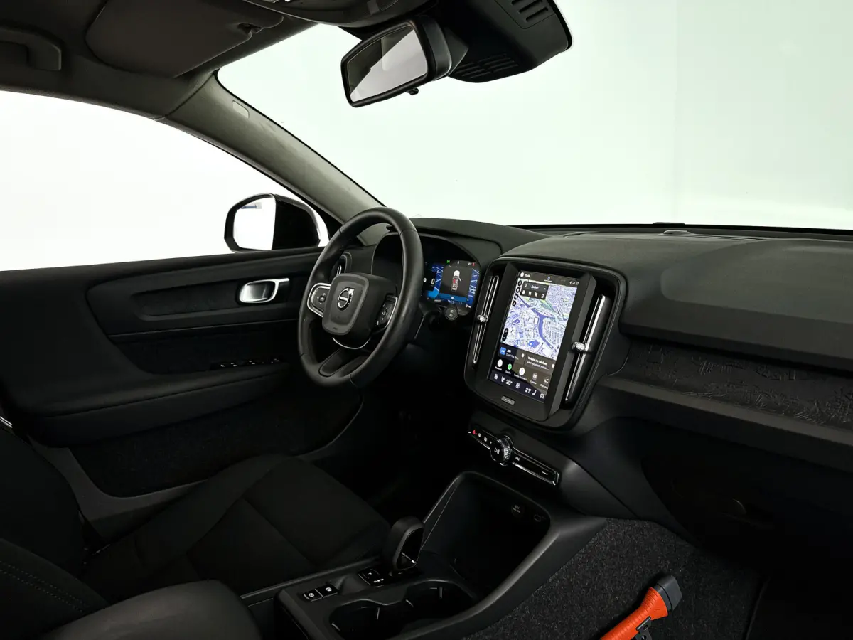 B3 Essential | Parkeercamera | Stoel- en stuurverwarming | Google infotainment