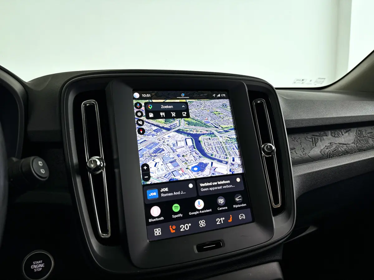 B3 Essential | Parkeercamera | Stoel- en stuurverwarming | Google infotainment