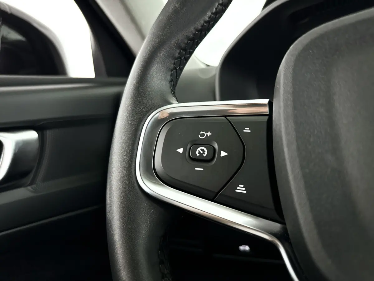 B3 Essential | Parkeercamera | Stoel- en stuurverwarming | Google infotainment