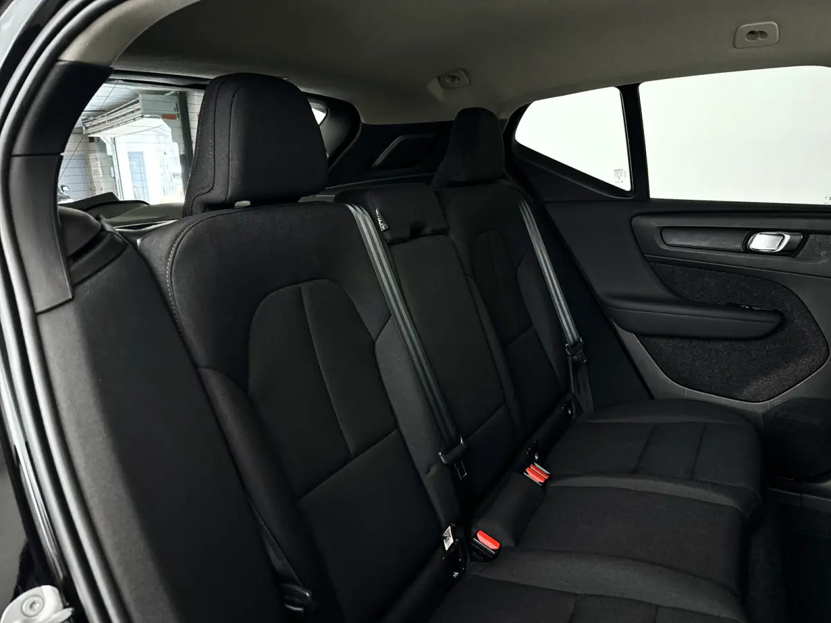 B3 Essential | Parkeercamera | Stoel- en stuurverwarming | Google infotainment