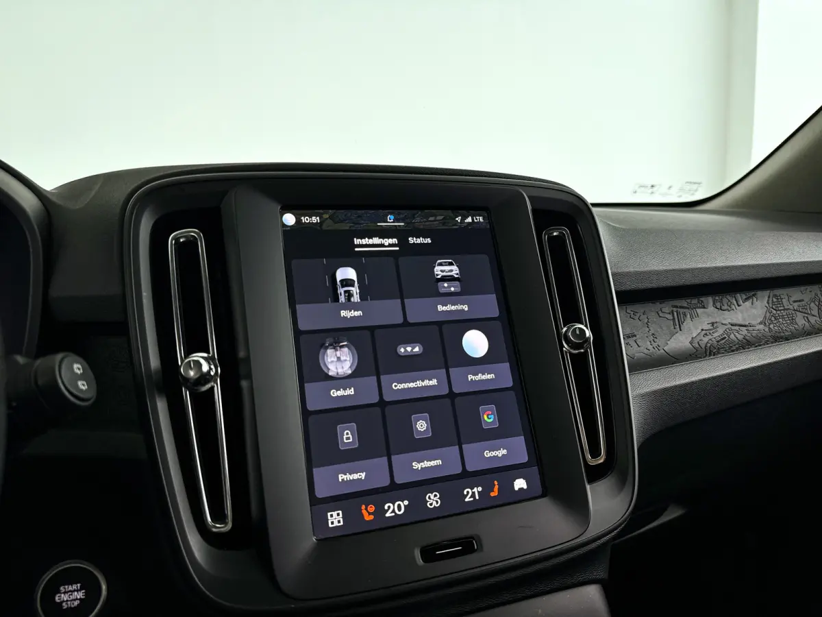 B3 Essential | Parkeercamera | Stoel- en stuurverwarming | Google infotainment