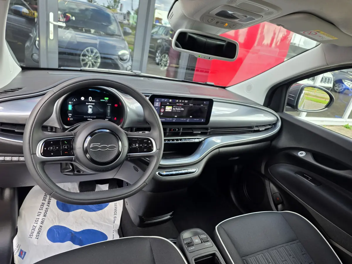 Urban 42 kWh | Pack Style | Pack Comfort | Camera | Stoelverwarming | Cruise control | Lane Assist | Apple Carplay/Android Auto