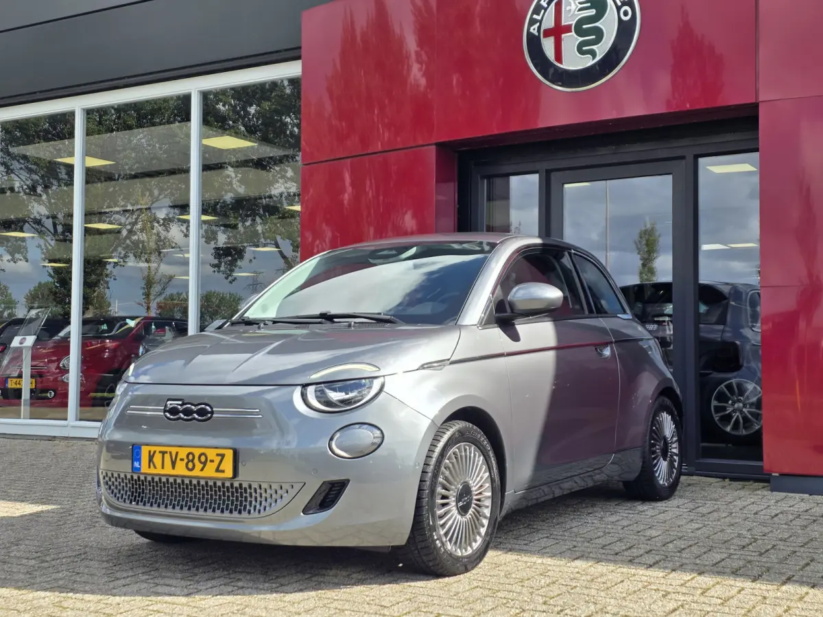 Urban 42 kWh | Pack Style | Pack Comfort | Camera | Stoelverwarming | Cruise control | Lane Assist | Apple Carplay/Android Auto